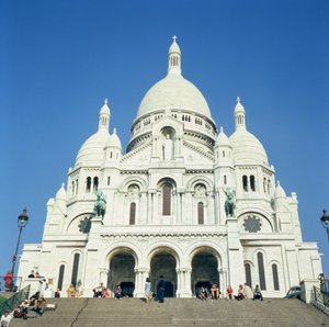 منظر للواجهة ، بني في 1874-1891 لإحياء ذكرى الحرب الفرنسية البروسية بواسطة بول عبادي